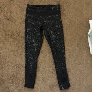Black and grey printed lululemon leggings